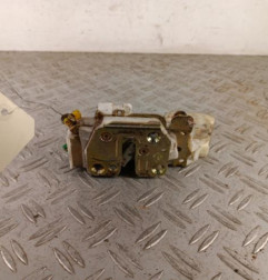 Serrure avant droit NISSAN PICK-UP 3