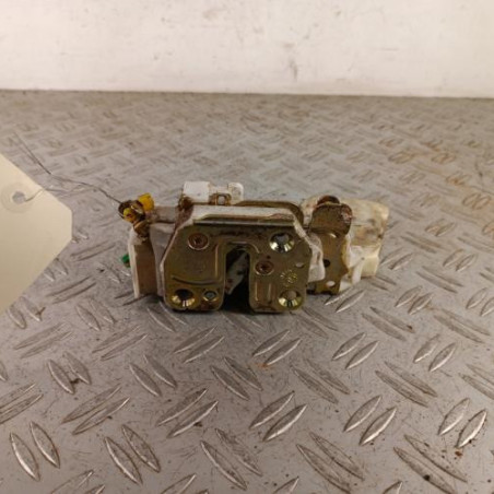 Serrure avant droit NISSAN PICK-UP 3
