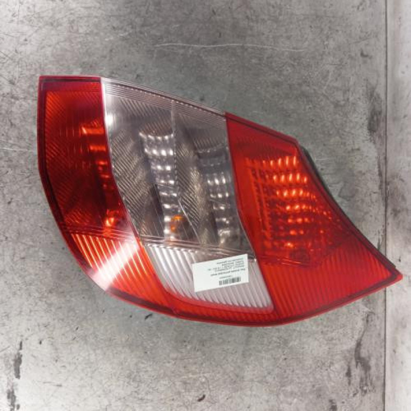 Feu arriere principal droit (feux) RENAULT SCENIC 2 Feu arriere principal droit (feux) RENAULT SCENIC 2