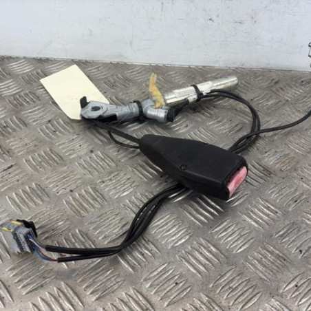 Attache ceinture avant gauche RENAULT CLIO 2 CAMPUS Photo n°1