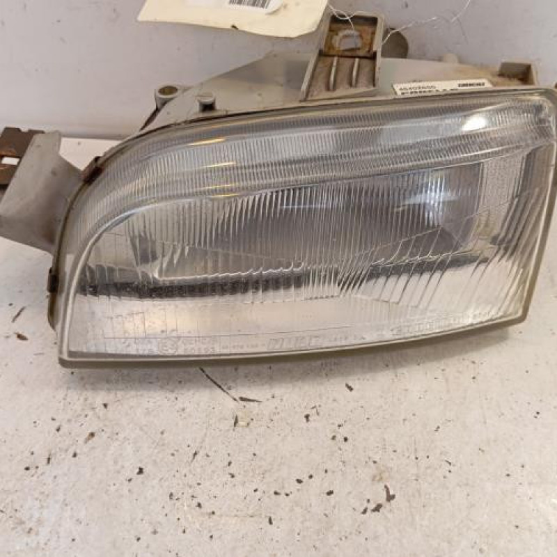 Optique avant principal gauche (feux)(phare) FIAT PUNTO 1