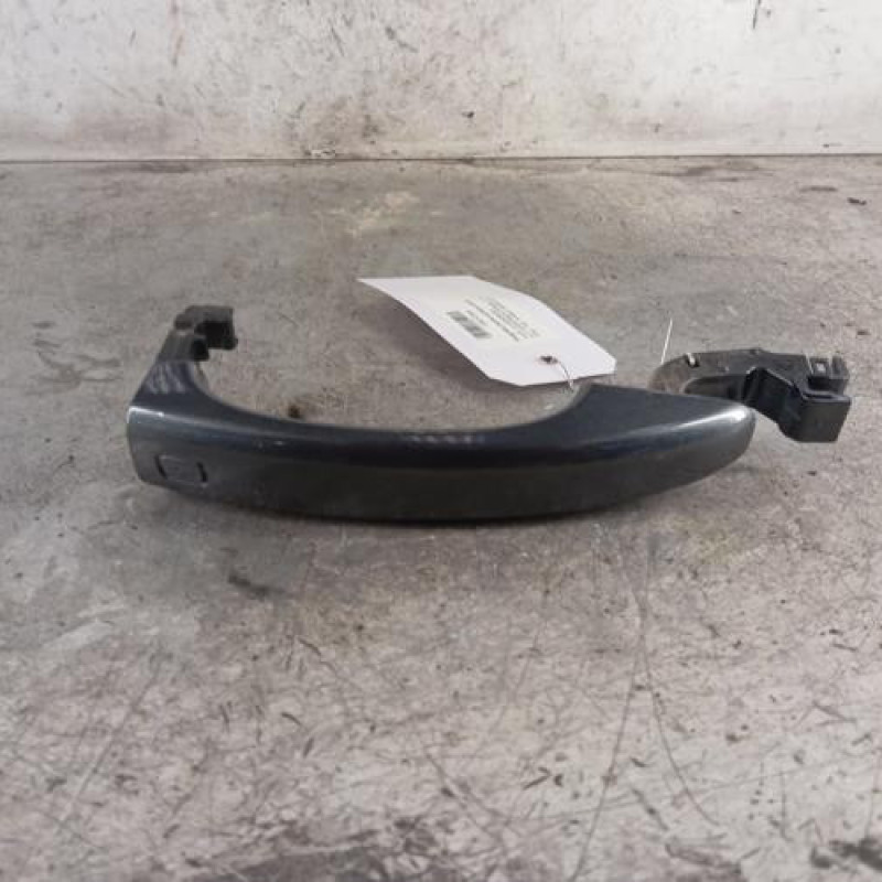 Poignee porte arriere droit AUDI A1 1 Poignee porte arriere droit AUDI A1 1