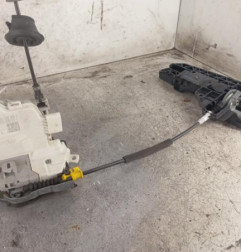Serrure arriere droit AUDI A1 1 Photo n°1