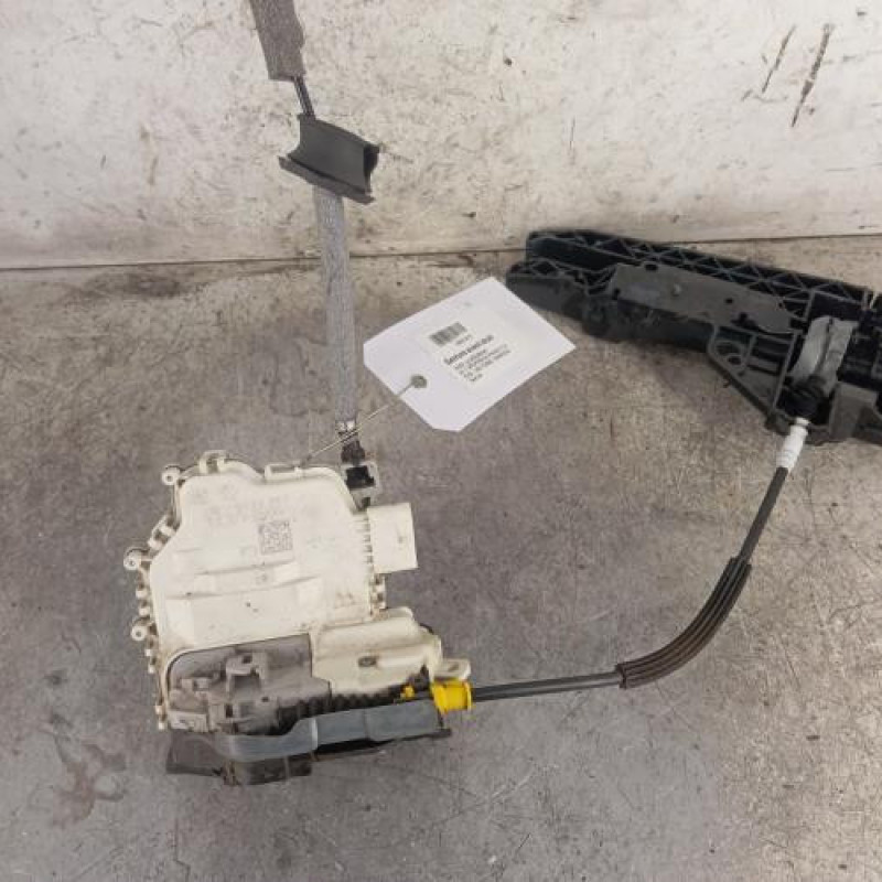 Serrure avant droit AUDI A1 1 Serrure avant droit AUDI A1 1