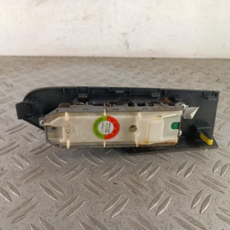 Interrupteur de leve vitre avant gauche TOYOTA AURIS 2