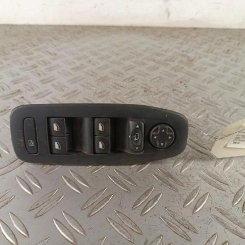 Interrupteur de leve vitre avant gauche PEUGEOT 2008 1
