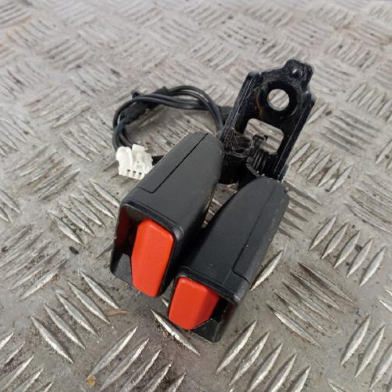 Attache ceinture arriere gauche PEUGEOT 508 1 SW