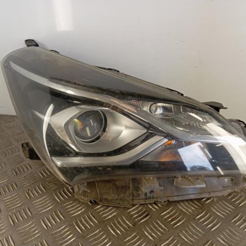 Optique avant principal droit (feux)(phare) TOYOTA YARIS 3