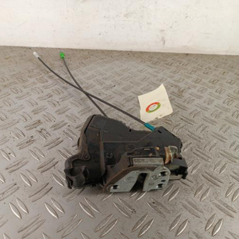 Serrure avant droit TOYOTA AURIS 2 Serrure avant droit TOYOTA AURIS 2