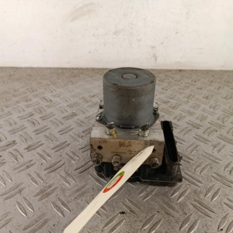 Bloc ABS (freins anti-blocage) TOYOTA VERSO Bloc ABS (freins anti-blocage) TOYOTA VERSO