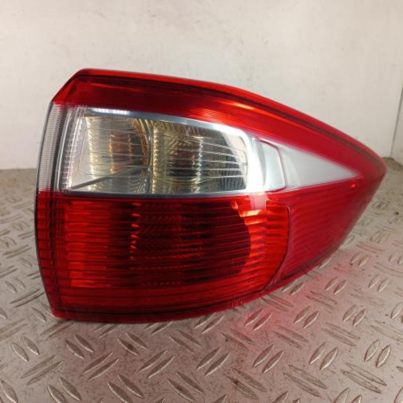 Feu arriere principal droit (feux) FORD C-MAX 2 Feu arriere principal droit (feux) FORD C-MAX 2