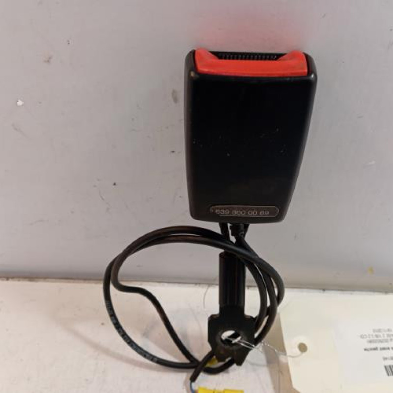 Attache ceinture avant gauche MERCEDES VITO 639 Attache ceinture avant gauche MERCEDES VITO 639
