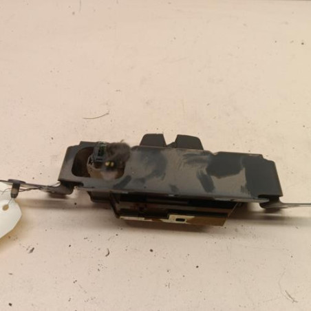Serrure de hayon PEUGEOT 208 1