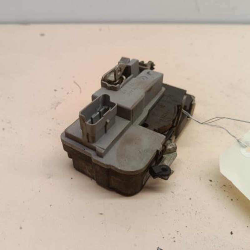 Serrure avant droit PEUGEOT 206+