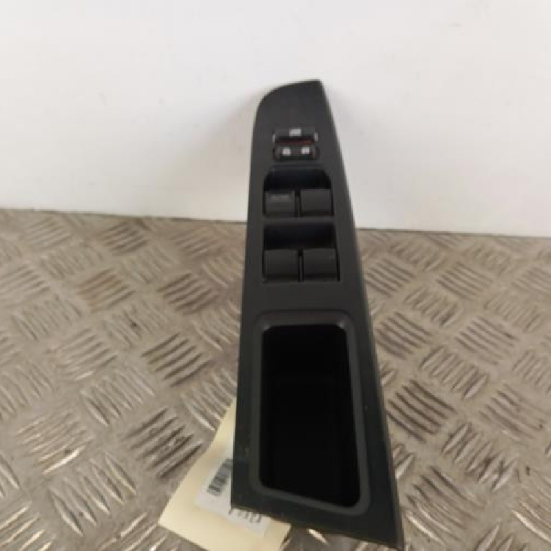 Interrupteur de leve vitre avant gauche TOYOTA YARIS 3