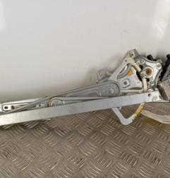 Leve vitre electrique avant gauche TOYOTA YARIS 3