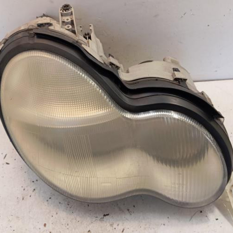Optique avant principal droit (feux)(phare) MERCEDES CLASSE C 203