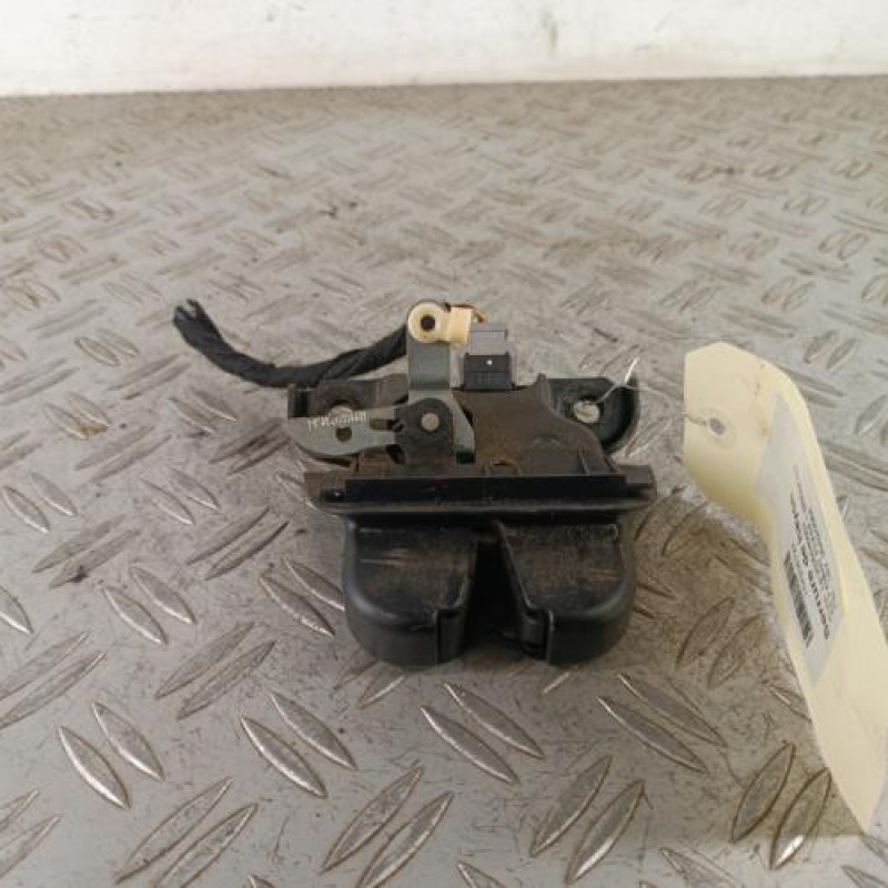 Serrure de hayon AUDI A4 2 Serrure de hayon AUDI A4 2