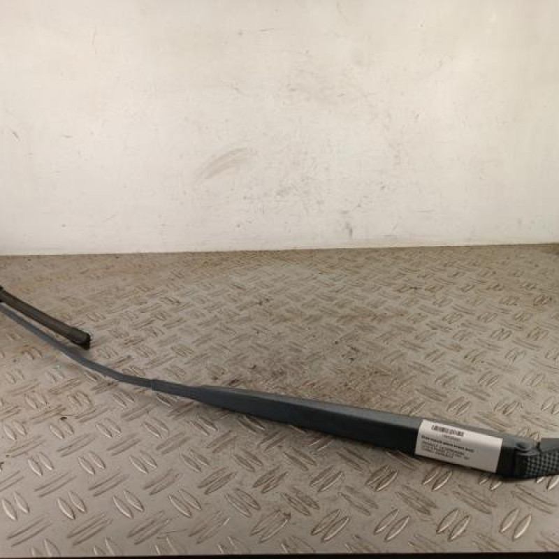 Bras essuie glace avant droit RENAULT CLIO 3 Bras essuie glace avant droit RENAULT CLIO 3