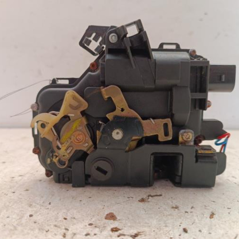 Serrure arriere gauche VOLKSWAGEN GOLF 4 Serrure arriere gauche VOLKSWAGEN GOLF 4