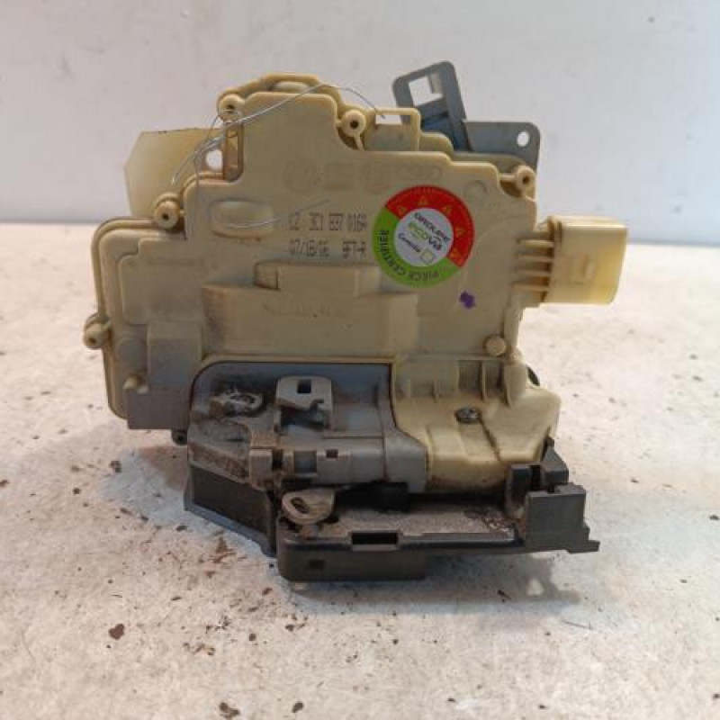 Serrure avant droit VOLKSWAGEN PASSAT 5 Serrure avant droit VOLKSWAGEN PASSAT 5