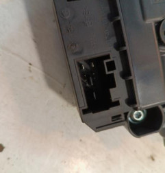 Leve vitre electrique avant droit VOLKSWAGEN POLO 5 Photo n°3