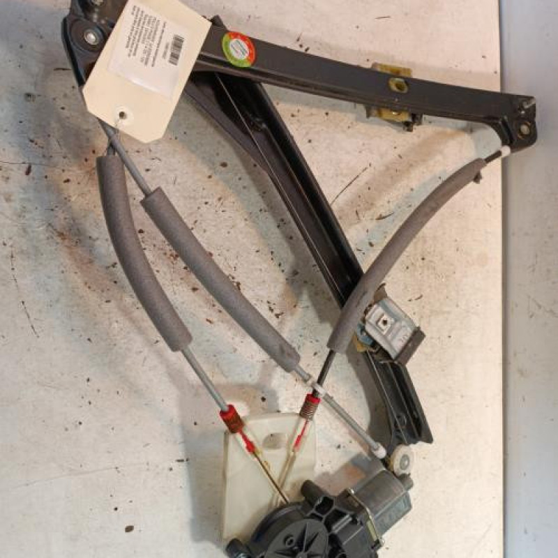 Leve vitre electrique avant gauche VOLKSWAGEN POLO 5