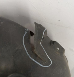 Pare boue avant gauche PEUGEOT 208 1