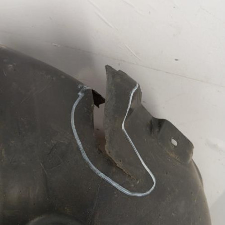 Pare boue avant gauche PEUGEOT 208 1