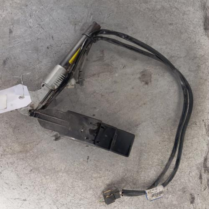 Attache ceinture avant gauche RENAULT KANGOO 1