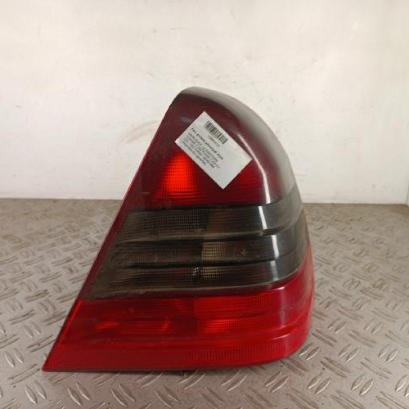 Feu arriere principal droit (feux) MERCEDES CLASSE C 202 Feu arriere principal droit (feux) MERCEDES CLASSE C 202