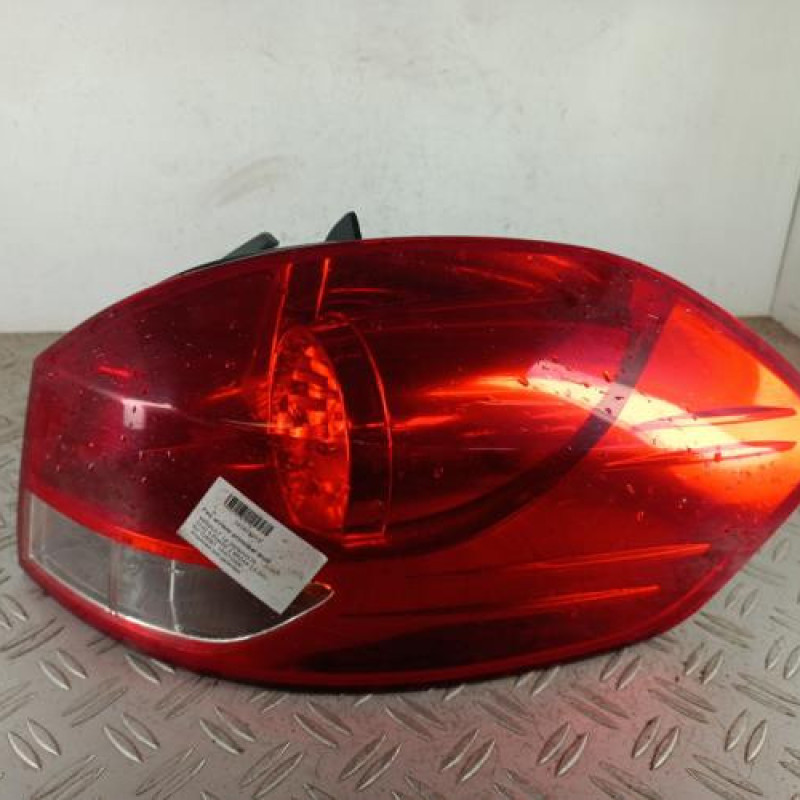 Feu arriere principal droit (feux) RENAULT CLIO 3 Feu arriere principal droit (feux) RENAULT CLIO 3