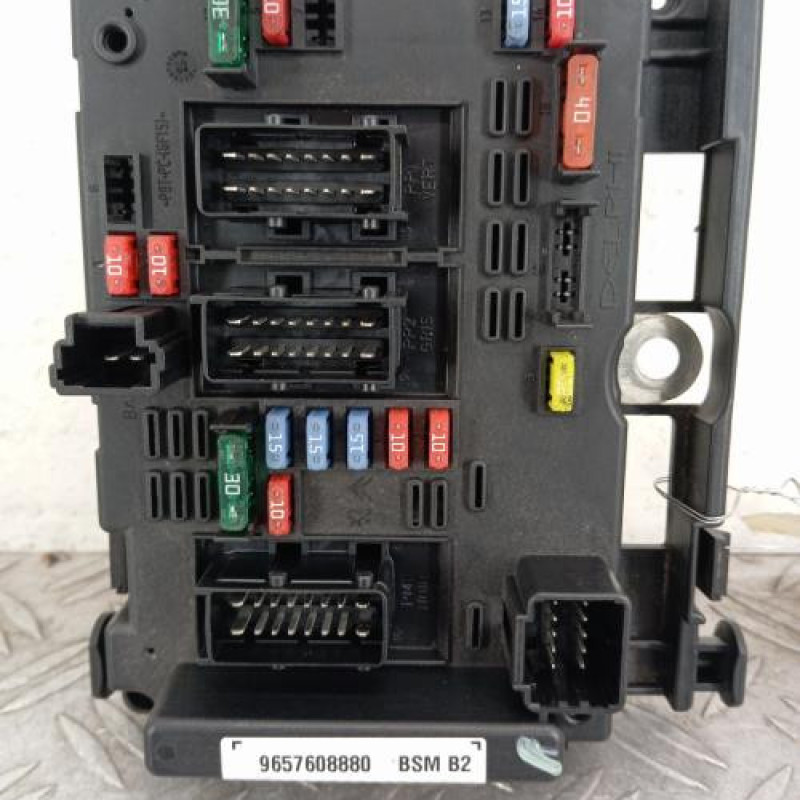 Boitier servitude moteur (BSM) PEUGEOT 206 Boitier servitude moteur (BSM) PEUGEOT 206