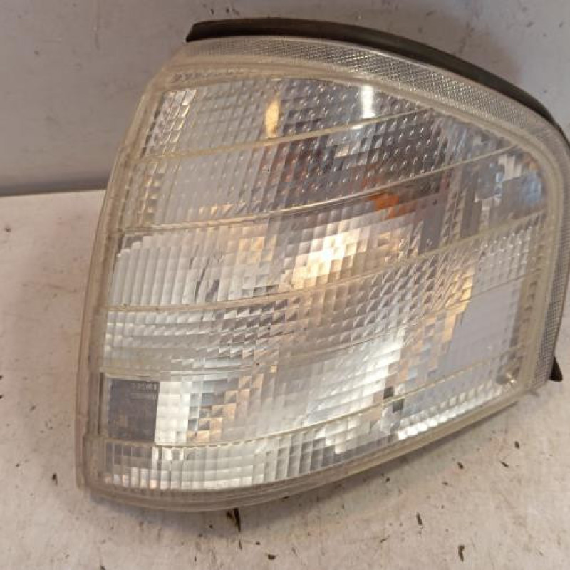 Optique avant secondaire gauche (feux)(clignotant) MERCEDES CLASSE C 202