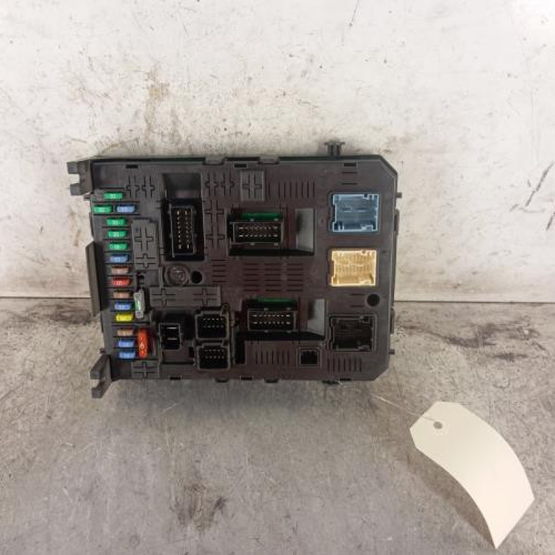 Porte fusible PEUGEOT 5008 1