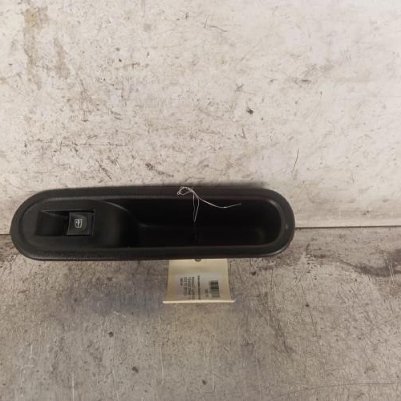 Interrupteur de leve vitre avant droit RENAULT TWINGO 3