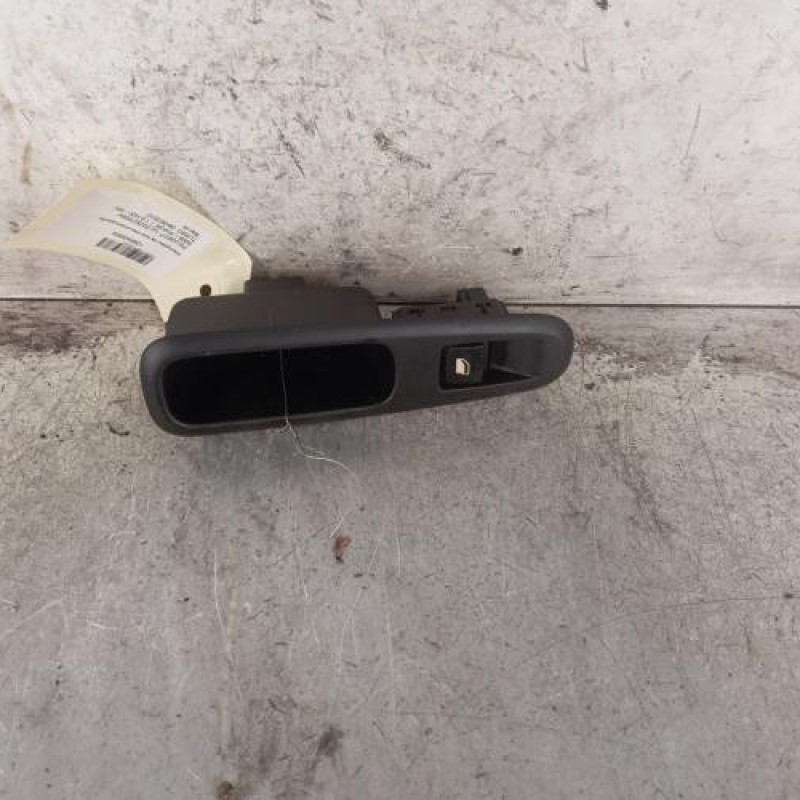 Interrupteur de leve vitre arriere gauche PEUGEOT 5008 1