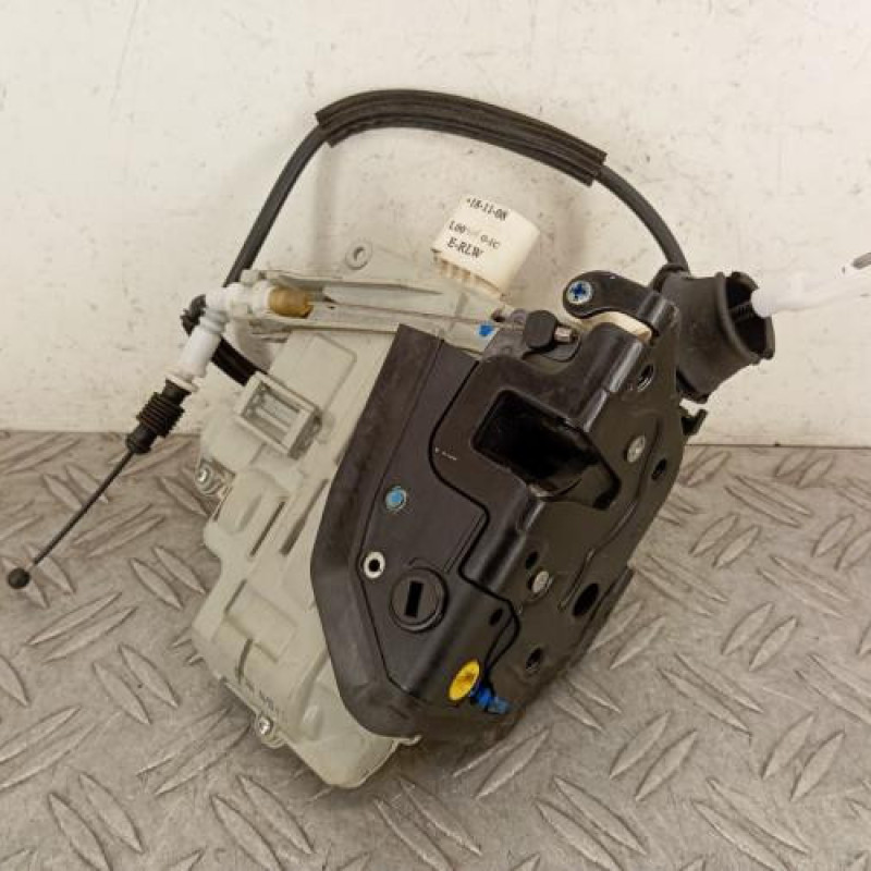 Serrure arriere gauche AUDI A4 3 Serrure arriere gauche AUDI A4 3