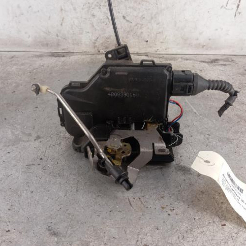 Serrure arriere droit AUDI A4 2 Serrure arriere droit AUDI A4 2