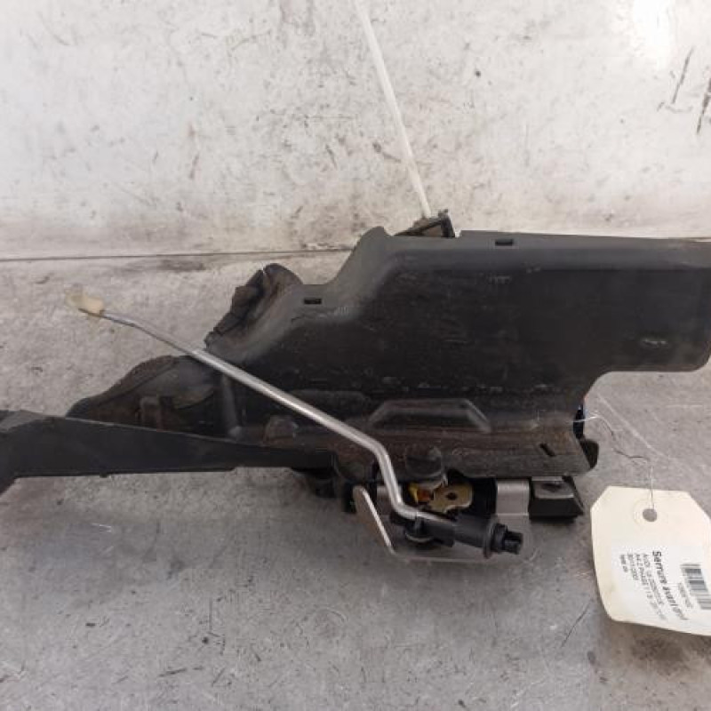 Serrure avant droit AUDI A4 2 Serrure avant droit AUDI A4 2