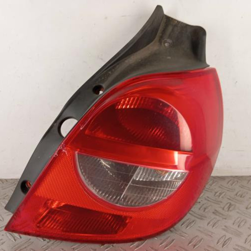 Feu arriere principal droit (feux) RENAULT CLIO 3 Feu arriere principal droit (feux) RENAULT CLIO 3