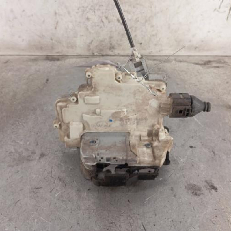 Serrure avant droit AUDI A4 2 Serrure avant droit AUDI A4 2