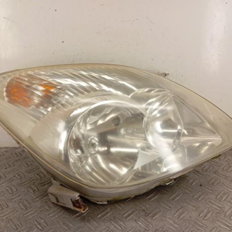 Optique avant principal droit (feux)(phare) TOYOTA COROLLA VERSO 1