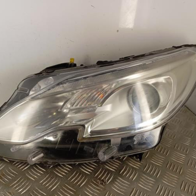 Optique avant principal gauche (feux)(phare) PEUGEOT 2008 1