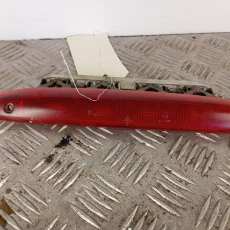 Feu arriere stop central RENAULT TWINGO 1 Feu arriere stop central RENAULT TWINGO 1