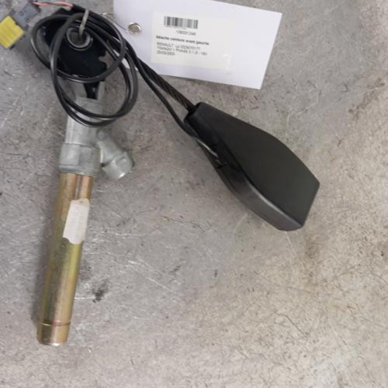 Attache ceinture avant gauche RENAULT TWINGO 1