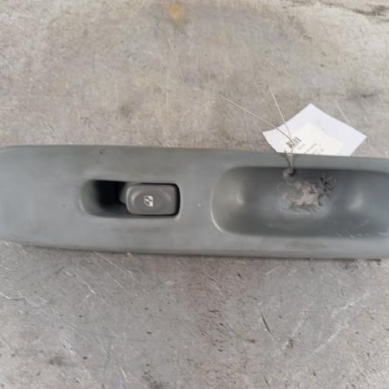 Interrupteur de leve vitre avant droit RENAULT TWINGO 1