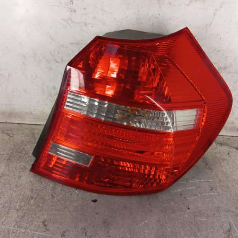 Feu arriere principal droit (feux) BMW SERIE 1 E87 Feu arriere principal droit (feux) BMW SERIE 1 E87