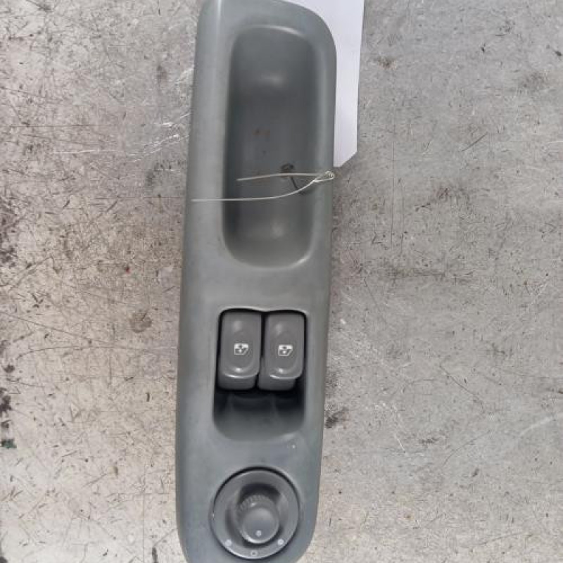 Interrupteur de leve vitre avant gauche RENAULT TWINGO 1