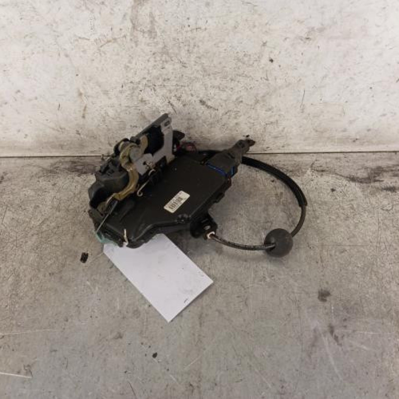 Serrure avant gauche VOLKSWAGEN GOLF 5 Serrure avant gauche VOLKSWAGEN GOLF 5